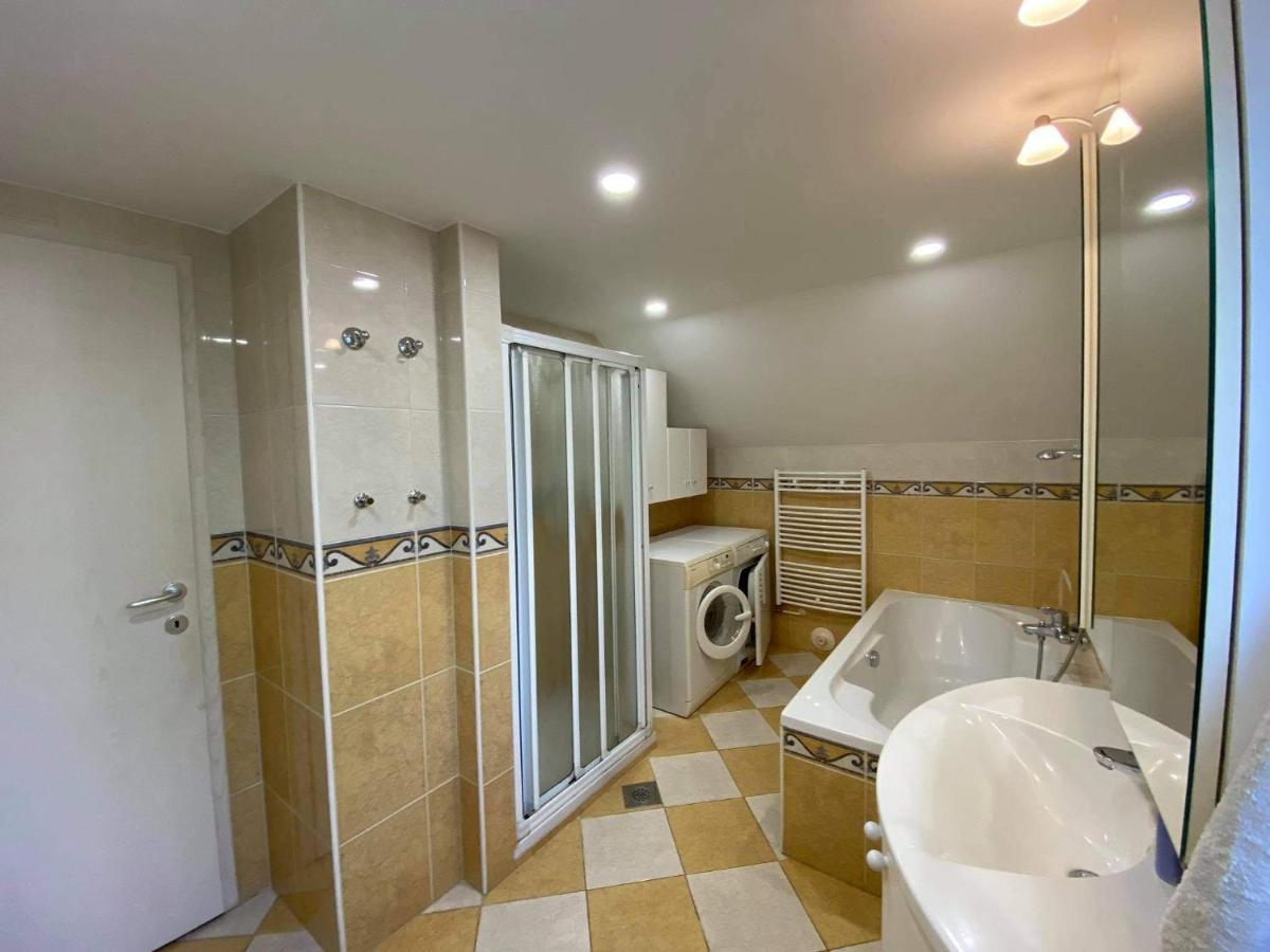 Apartment Kranj - Huge Terrace, Free P, Wi - Fi, Ac Екстер'єр фото